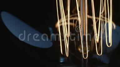 闪烁的爱迪生灯泡的闪烁和振动布线